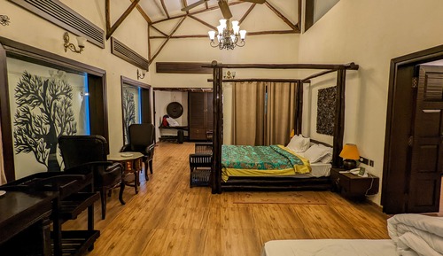 Luxury Suite, 1 King Bed, Non Smoking, Garden View