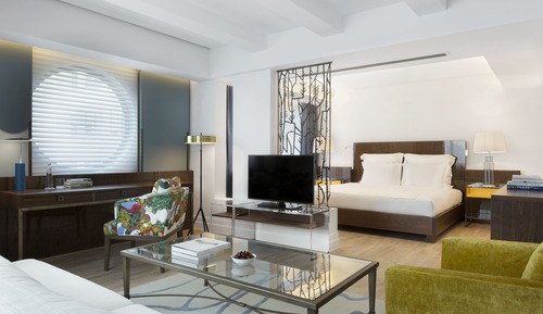 Corner Suite