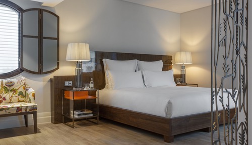 Signature Suite