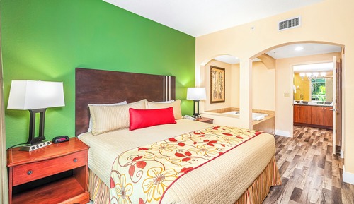Deluxe One Bedroom Suite