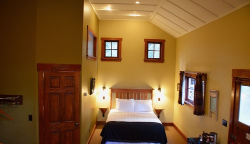 Honeymoon Cabin, 1 Queen Bed, Fireplace