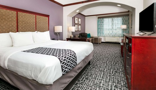 Deluxe Suite, 1 King Bed, Non Smoking