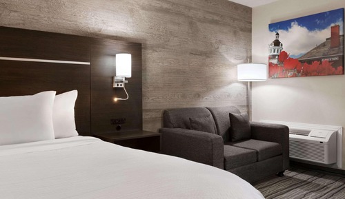 Room, 1 King Bed, Non Smoking (Wheelchair Accessible)