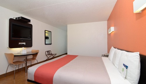 Deluxe Room, 1 King Bed, Non Smoking, Refrigerator & Microwave