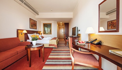 Comfort Room, Balcony