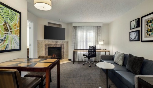 Suite, 1 King Bed with Sofa bed, Corner