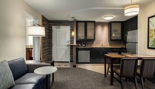 Suite, 2 Bedrooms (Mobility/Hearing Access, Roll-In Shwr)