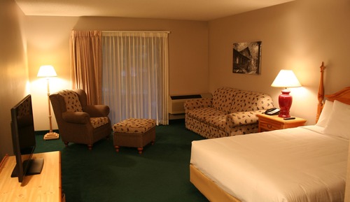 Room, Multiple Beds (Five Pines Upper King)