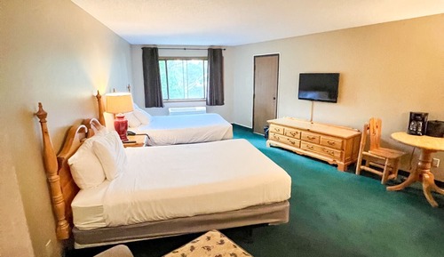 Room, 2 Queen Beds (Five Pines Upper Queen)
