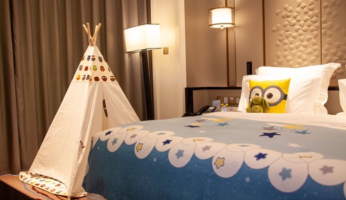 Family Room, 1 King Bed (Elegant)
