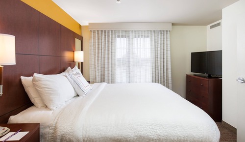 Suite, 2 Bedrooms (Mobility Accessible, Roll-in Shower)