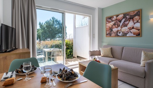 Studio (Sea Side or Pool Side)