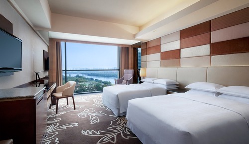 Room, 2 Twin Beds, Non Smoking, City View
