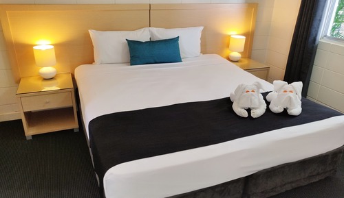 King Standard 1 Bedroom Apartment (1st Floor)