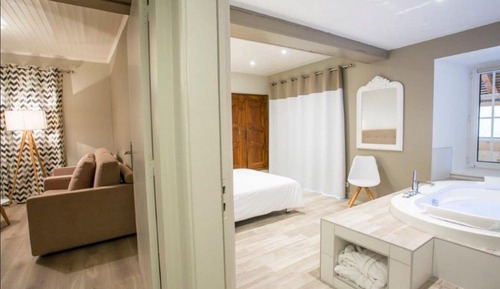 Family Suite, Jetted Tub