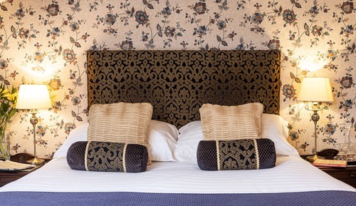 Standard Room with a bath, 1 Double Bed