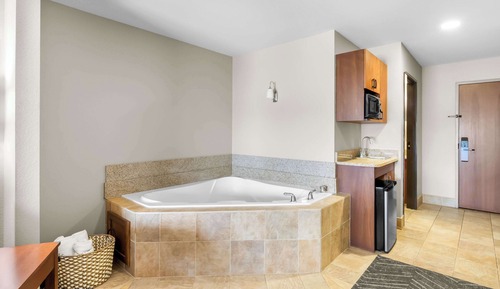 Suite, 1 King Bed, Non Smoking, Jetted Tub