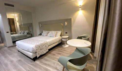Deluxe Room, 1 Queen Bed, Hot Tub