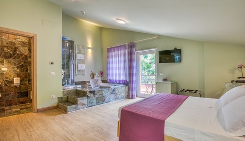 Honeymoon Studio Suite