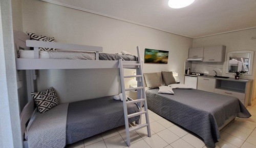Quadruple Room (with Bunk Bed)