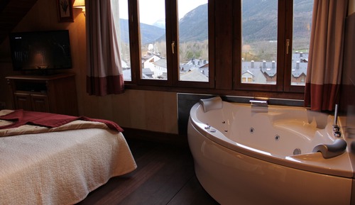 Double Room With living room and jacuzzi