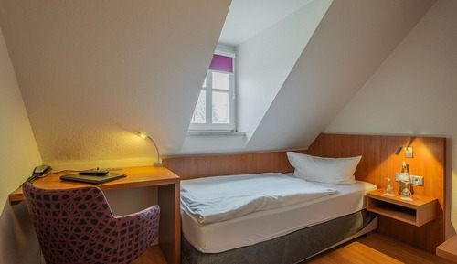 Single Room, Annex Building