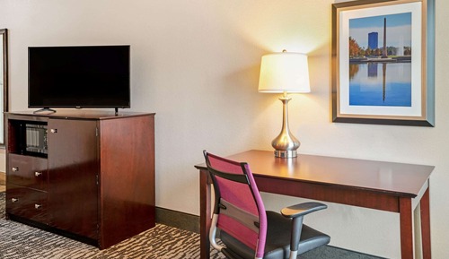 Room, 1 King Bed, Accessible, Non Smoking (Mobility/Hearing, Tub w/ Grab Bars)