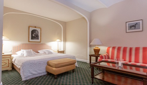 Deluxe Suite