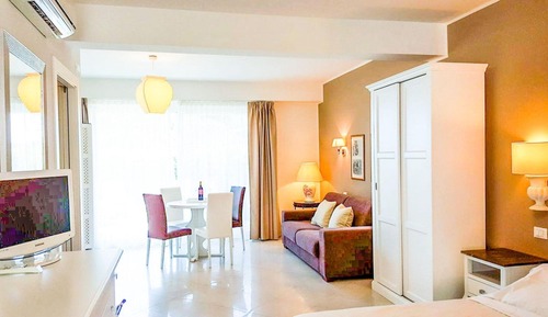 Standard Studio Suite, 1 Bedroom, Garden View, Ground Floor
