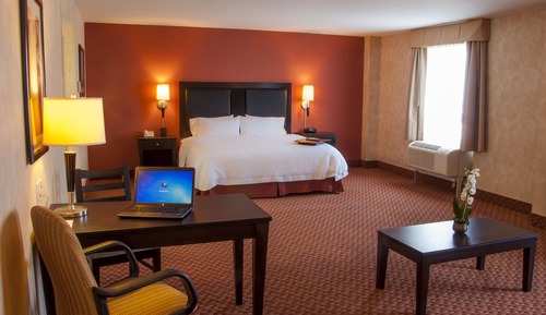 Suite, 1 King Bed, Non Smoking