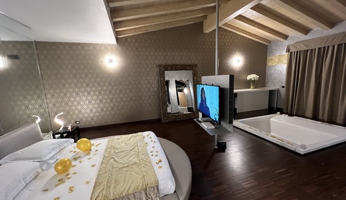Presidential Suite, 1 King Bed, Hot Tub
