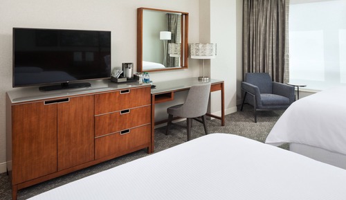 Traditional Room, 2 Queen Beds (Mobility/Hearing Access, Roll-In Shwr)