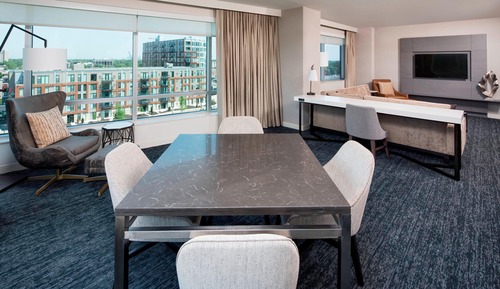 Suite, 1 King Bed (Mobility/Hearing Accessible, Tub)