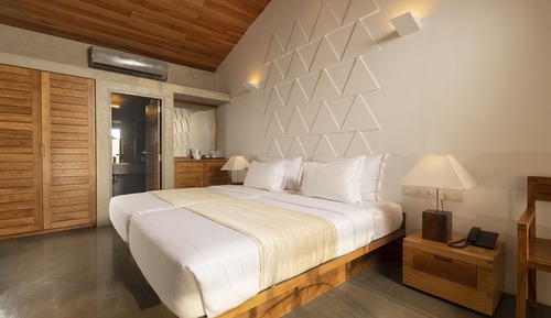 Deluxe Family Suite With Lake View (Interconnecting)