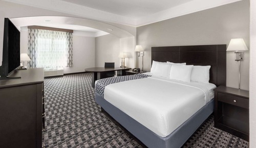 Deluxe Room, 1 King Bed, Accessible, Smoking (Mobility Accessible)