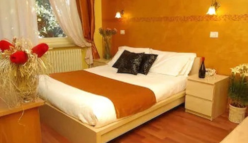 Room (Double Room Matrimoniale)