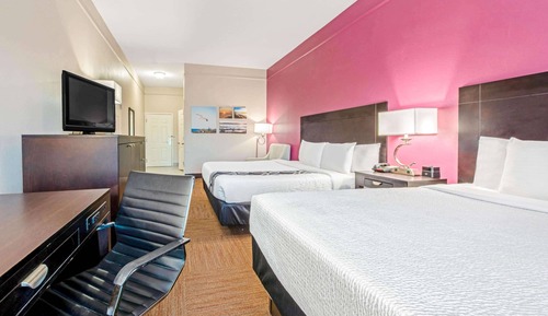 Deluxe Room, Multiple Beds, Non Smoking