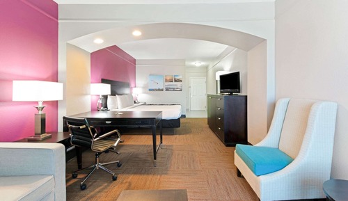 Suite, 1 King Bed, Accessible, Non Smoking (Bathtub)