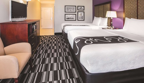 Room, 2 Queen Beds, Accessible, Non Smoking (Tub with Grab Bars)