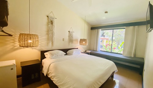 Standard Room, 1 King Bed, Refrigerator