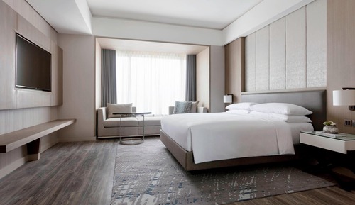 Executive Suite, 1 King Bed, Non Smoking, Golf View