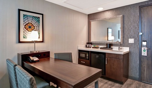 2 Room Suite, 2 Queen Beds