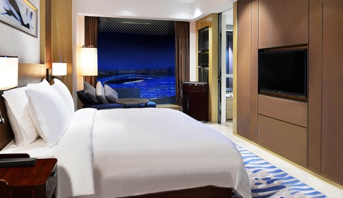 Standard Room, 1 King Bed