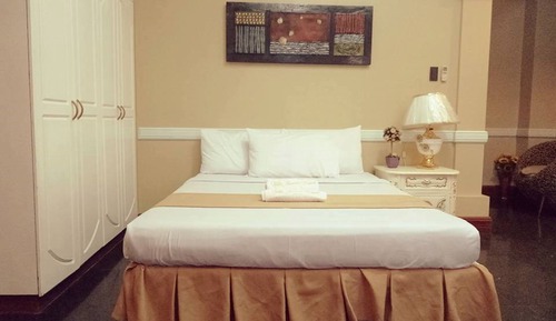 Deluxe Room B