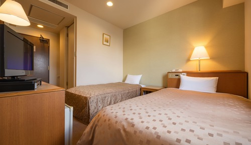Semi Twin Room, Smoking