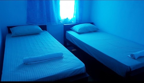 Triple Room, Smoking