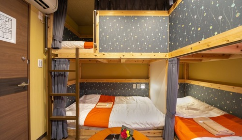 Room (  D  )