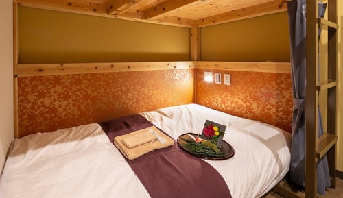 Room (  B  )