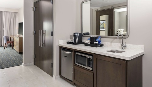 Suite, 1 King Bed, Bathtub (Balcony, Water View)