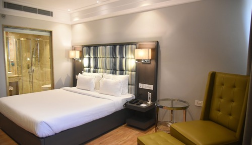 Executive Suite, 1 Large Twin Bed, Smoking
